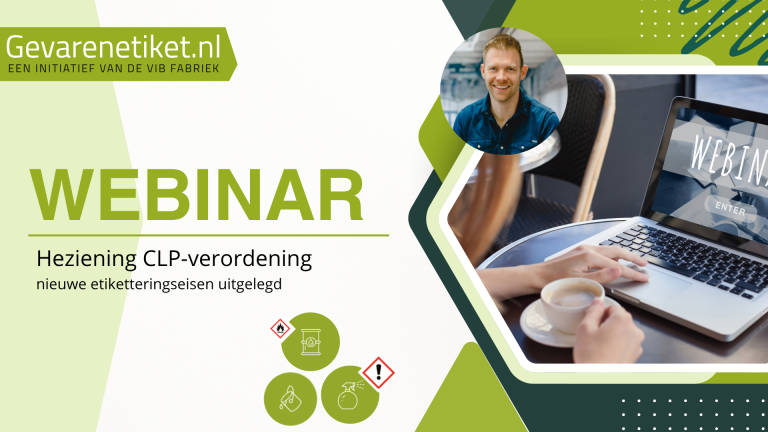 Afbeelding van een promotie voor een webinar van Gevarenetiket.nl, een initiatief van De ViB Fabriek. De tekst luidt: “WEBINAR – Herziening CLP-verordening, nieuwe etiketteringseisen uitgelegd.” Rechts is een foto van een glimlachende man in een blauwe blouse en een laptop met het woord “WEBINAR” op het scherm. Onderaan staan pictogrammen die chemische gevaren symboliseren.